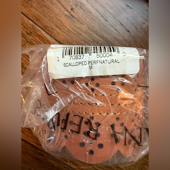 Banana Republic Scalloped Belt in Tan - Picture 6 of 7